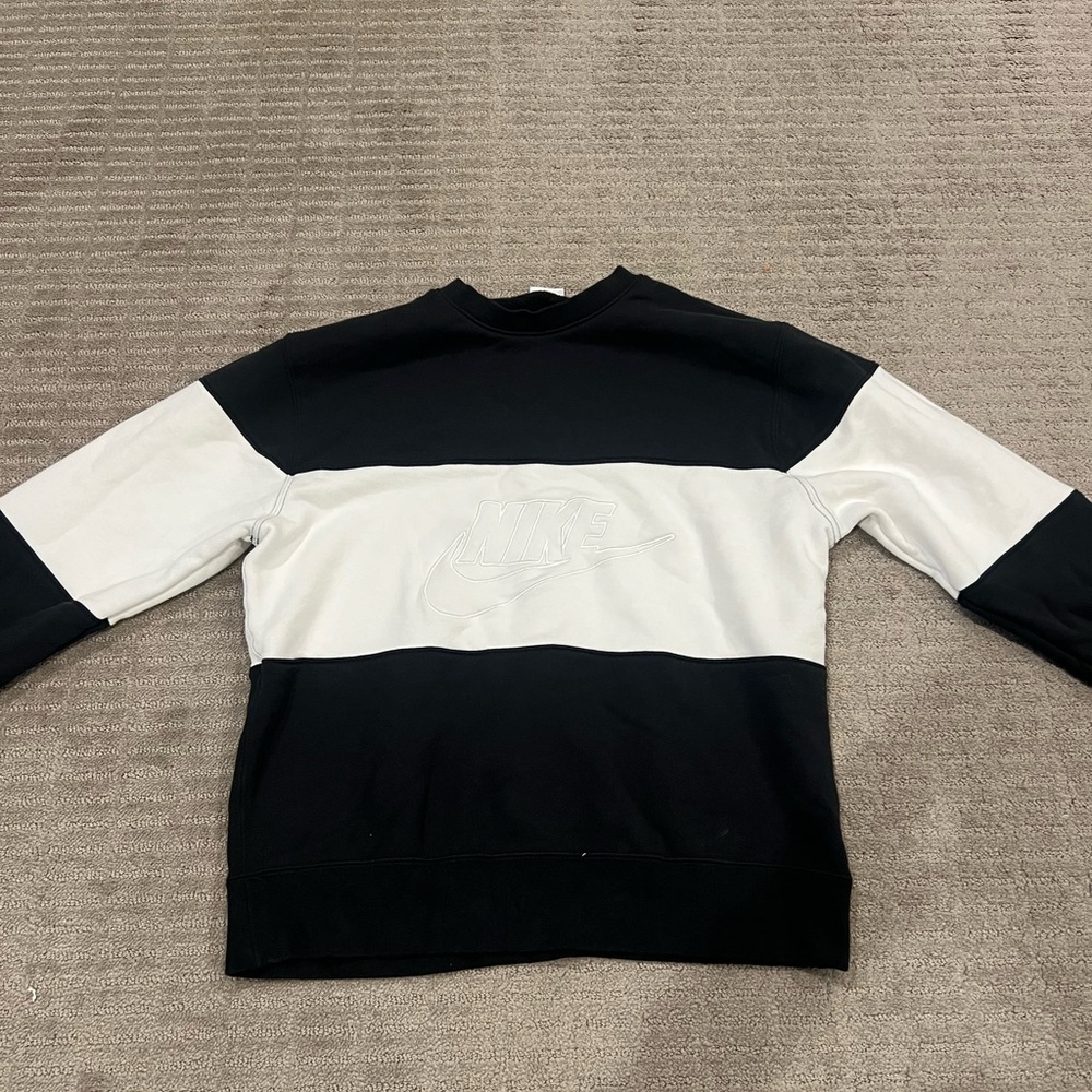 BLACK & WHITE NIKE CREWNECK SWEATER